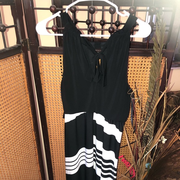 Black and white sleeveless dress - Picture 3 of 5
